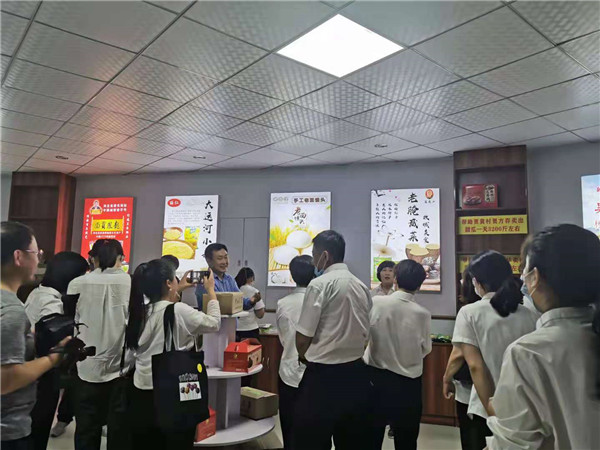 2019年(nián)9月(yuè)24号省扶貧辦到(dào)我公司考察指導工(gōng)作(zuò)